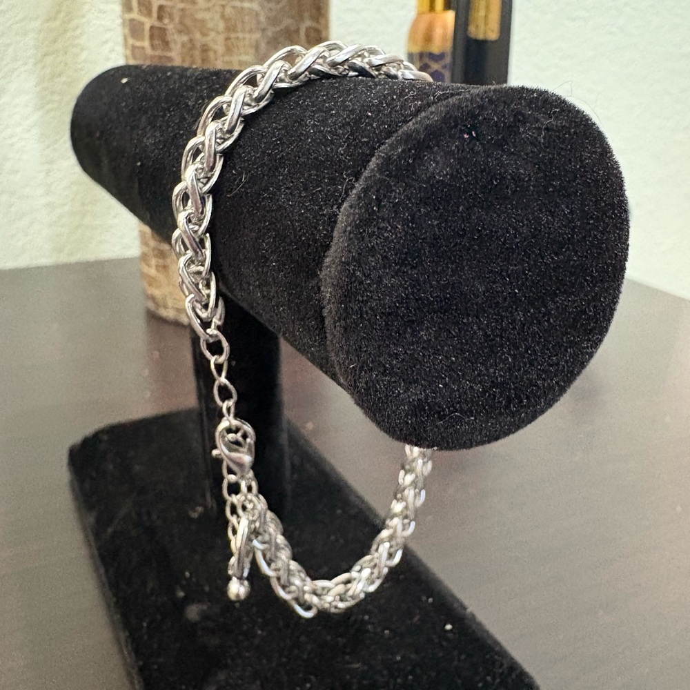 Beautiful Silver Plated Metal Braided Chain Bracelet (8”)